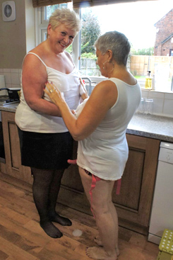 PICTURE SET: Older British babes with a strap-on dildo