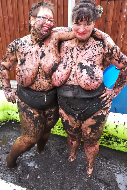PICTURE SET: Mature large breasted mud wrestlers