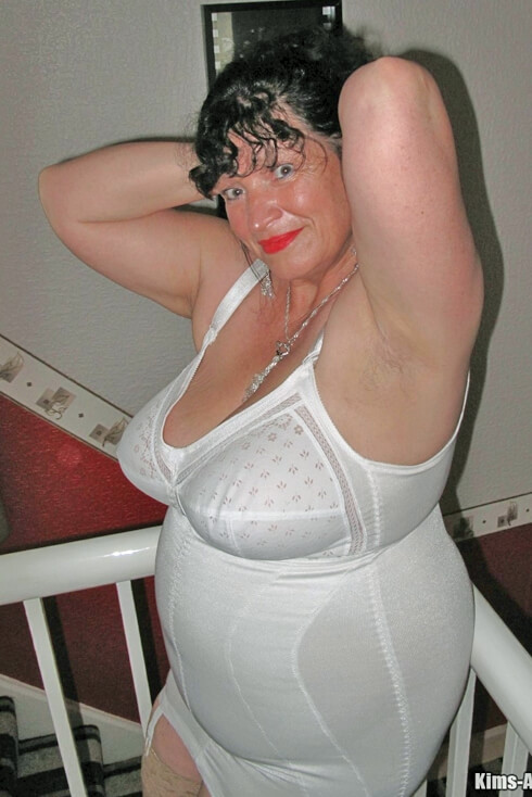 PICTURE SET: Big breasted British mature Kim on the stairs