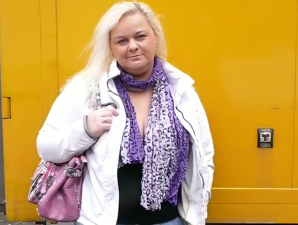 Heavy blonde with big belly toys her shaven pussy