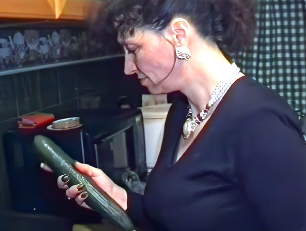 Kim Plays With Fruit and Veg