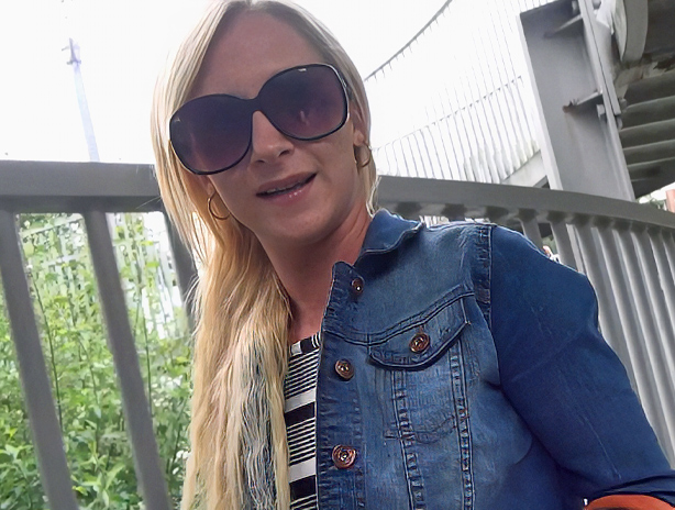 Slender blonde in sunglasses lifts her skirt and flashes her shaven pussy